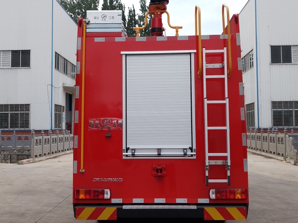 JDF5174GXFSG80/Z6型水罐消防車