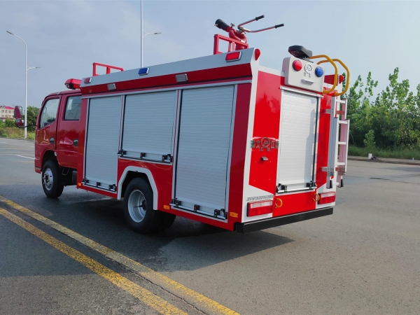 東風2.5噸水罐消防車