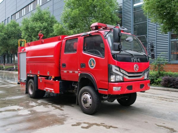 東風(fēng)四驅(qū)水罐消防車