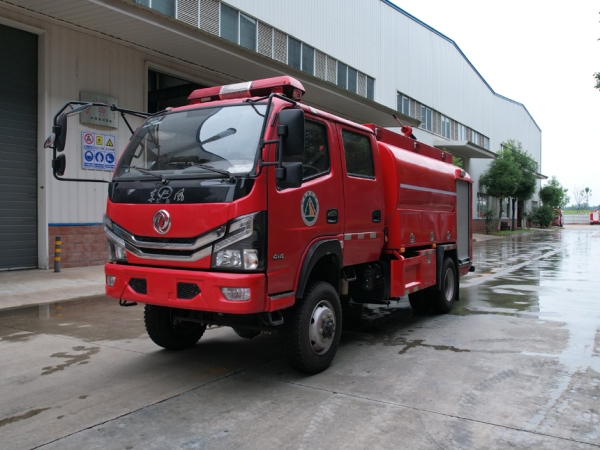 東風(fēng)四驅(qū)水罐消防車