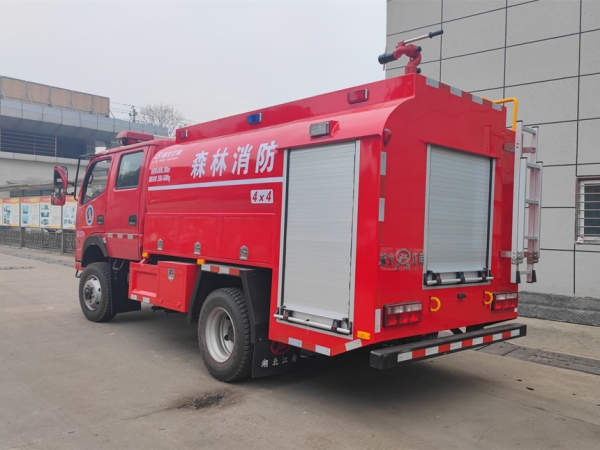 東風(fēng)四驅(qū)水罐消防車